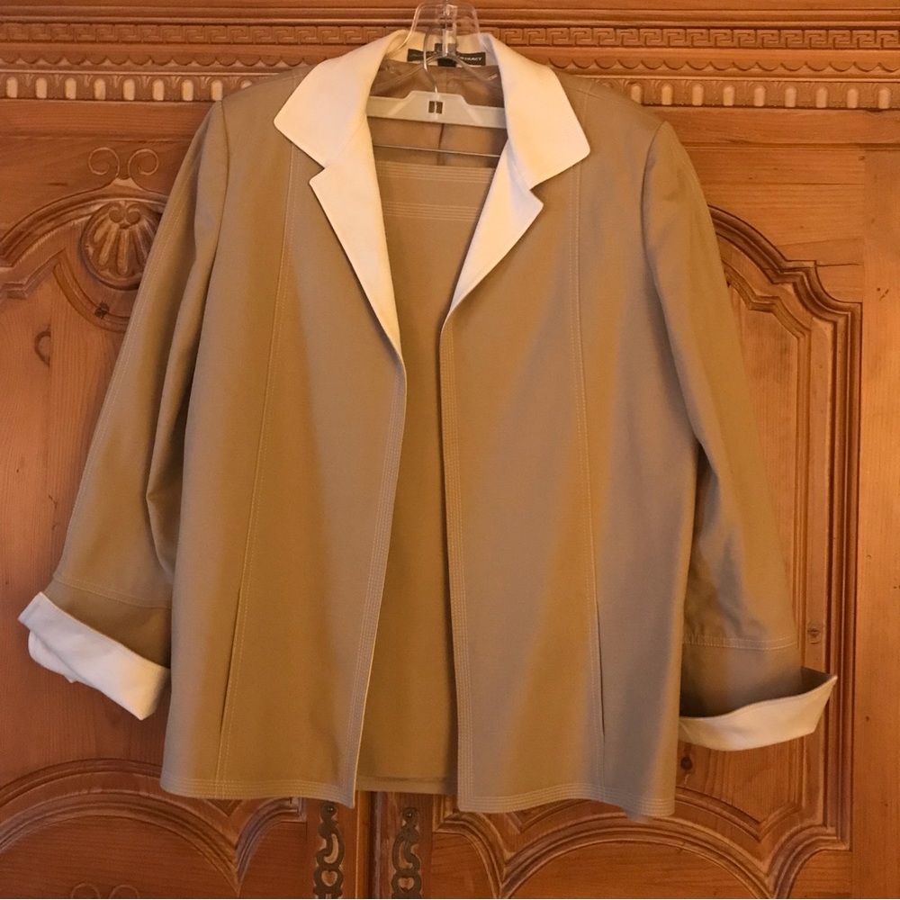 Ellen Tracy sz 10 tan/white suit